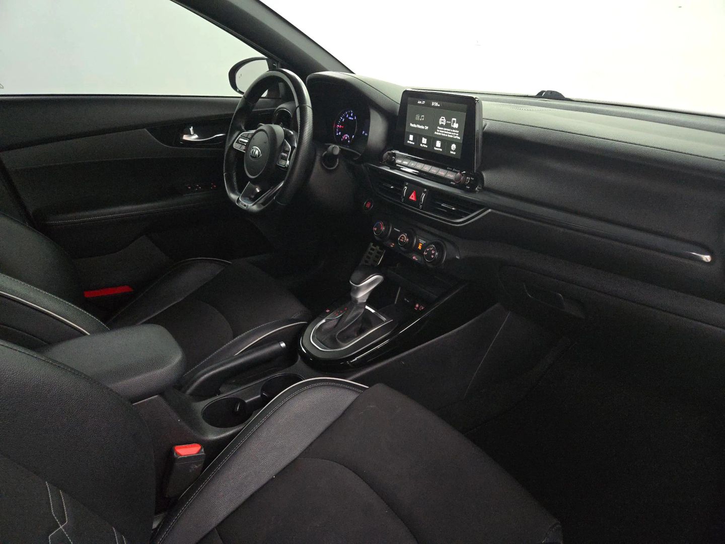 2021 Kia Forte - Image 28