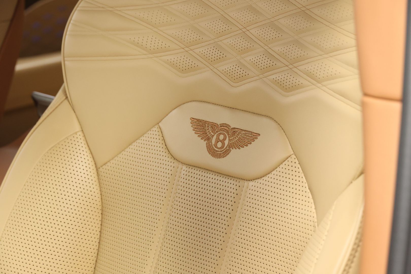 2023 Bentley Bentayga Ewb - Image 19