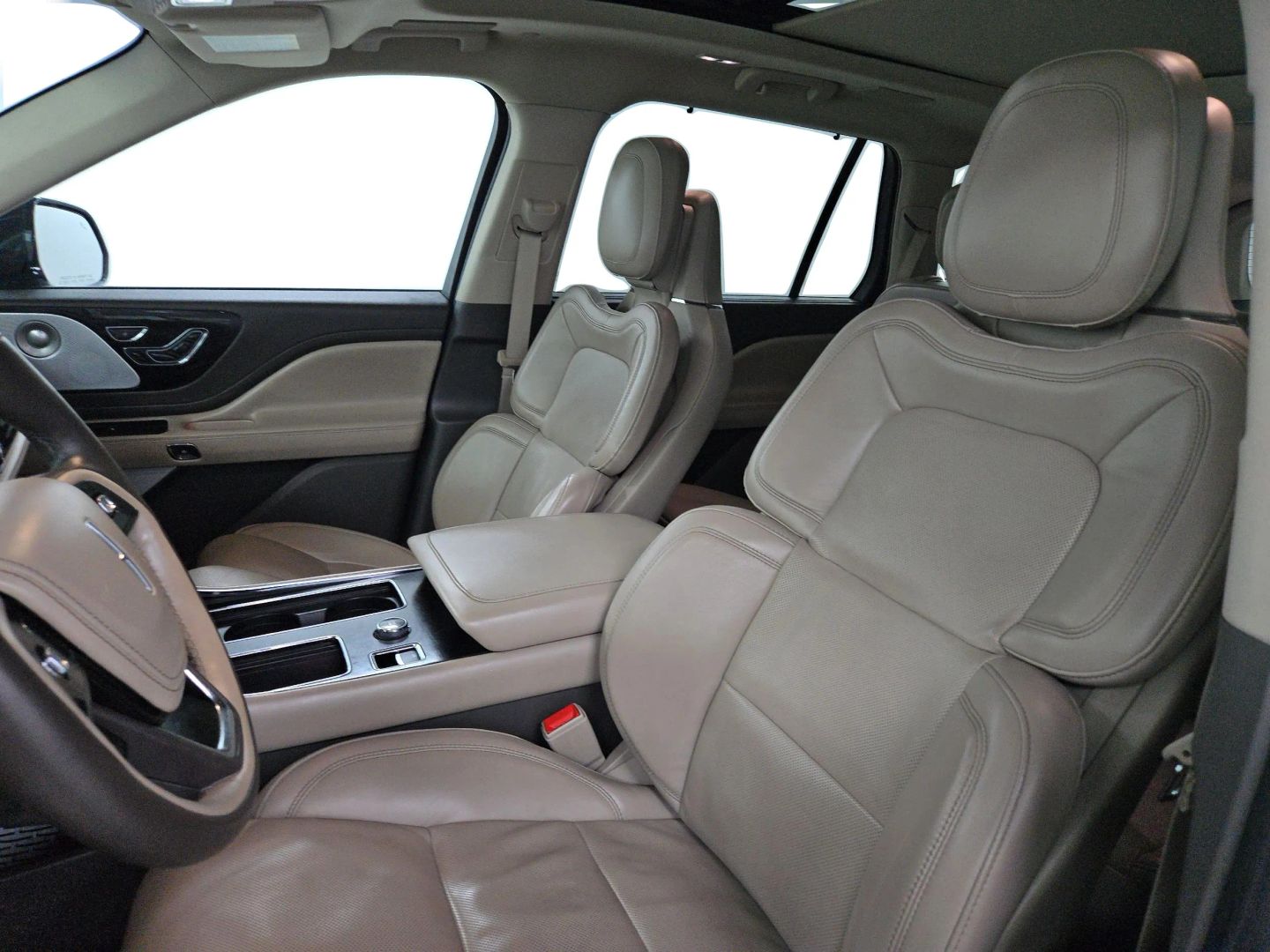 2020 Lincoln Aviator - Image 19