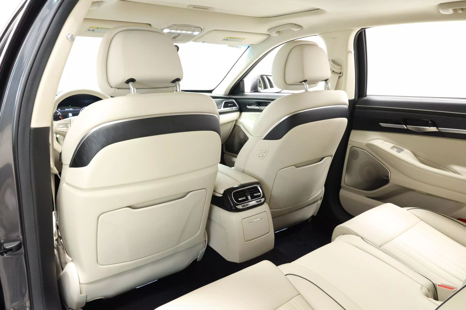 2020 Genesis G90 - Image 69