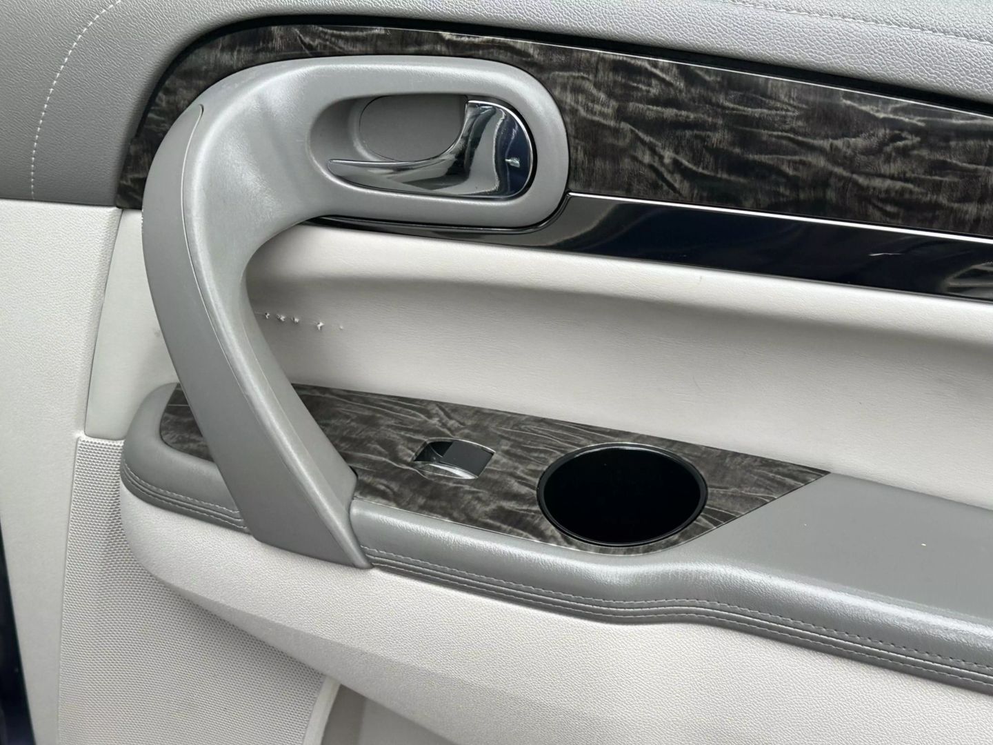 2014 Buick Enclave - Image 25