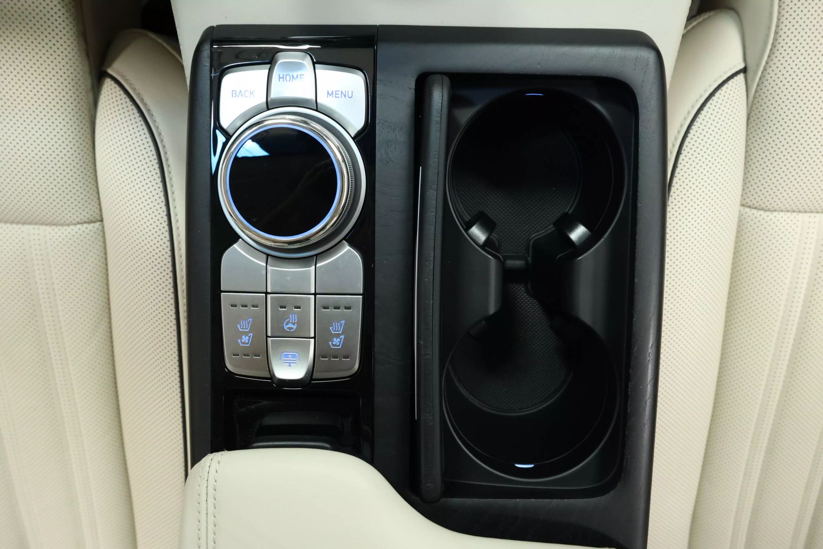 2020 Genesis G90 - Image 53