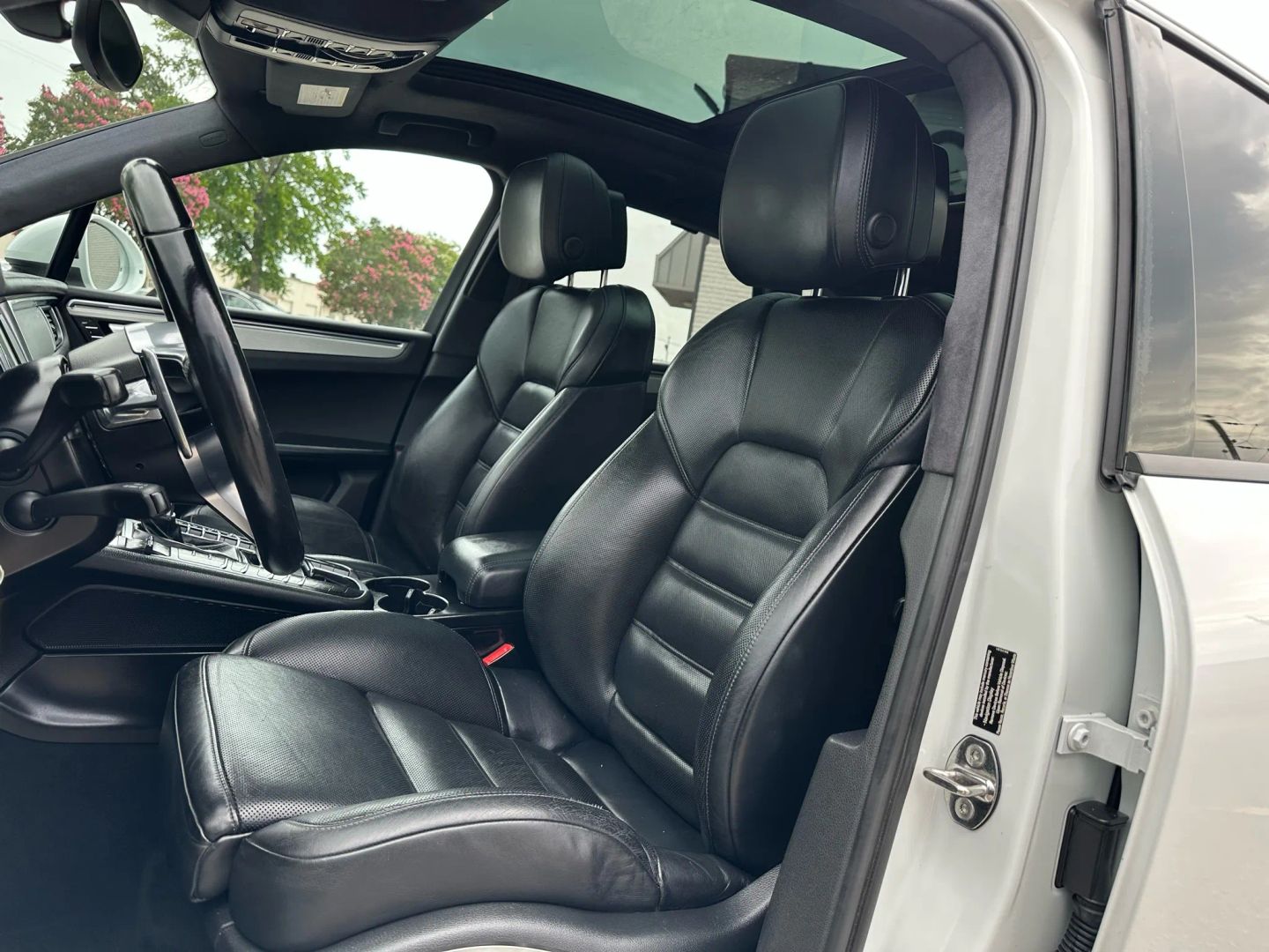 2015 Porsche Macan - Image 15
