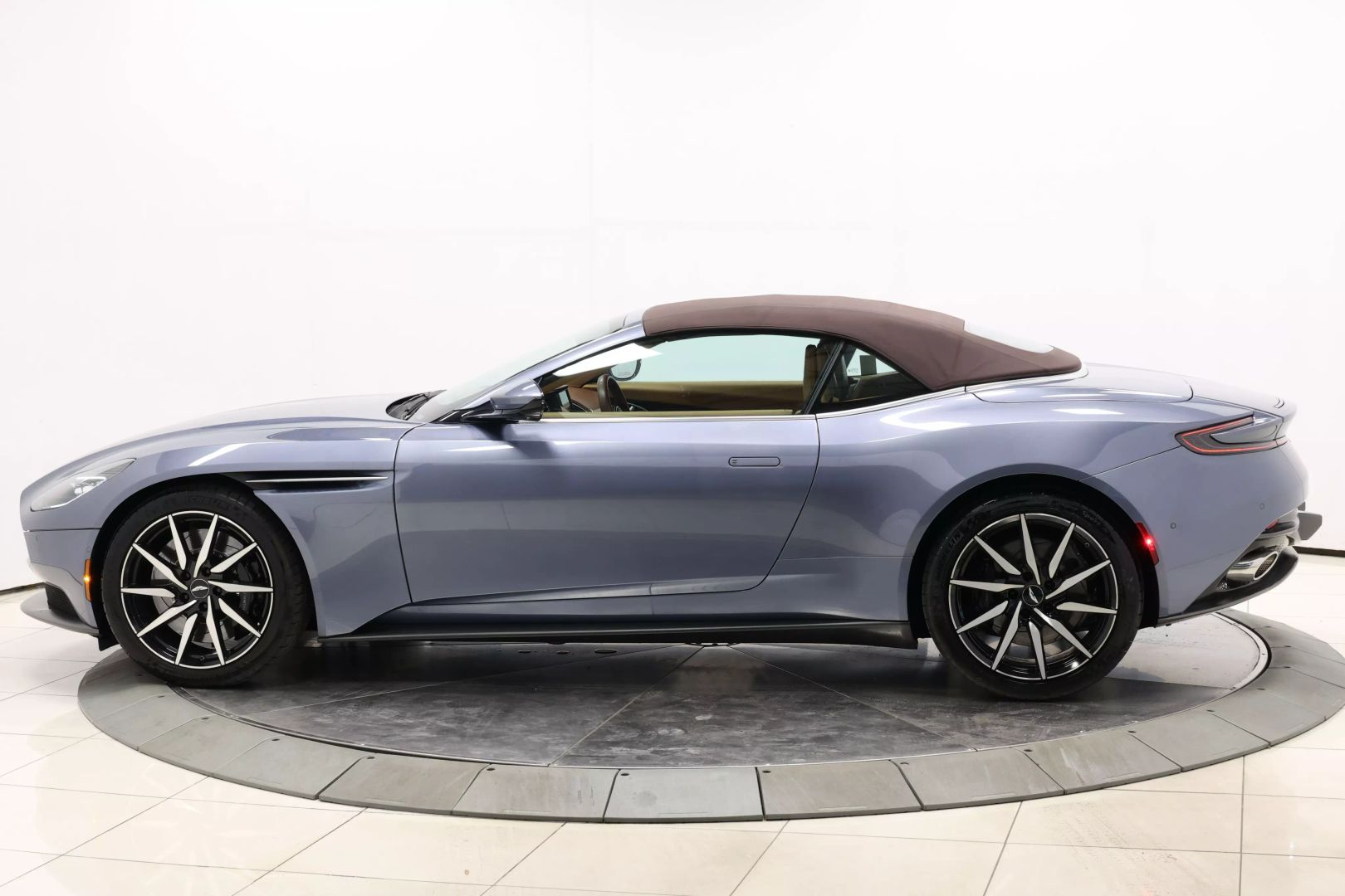 2019 Aston Martin Db11 - Image 94