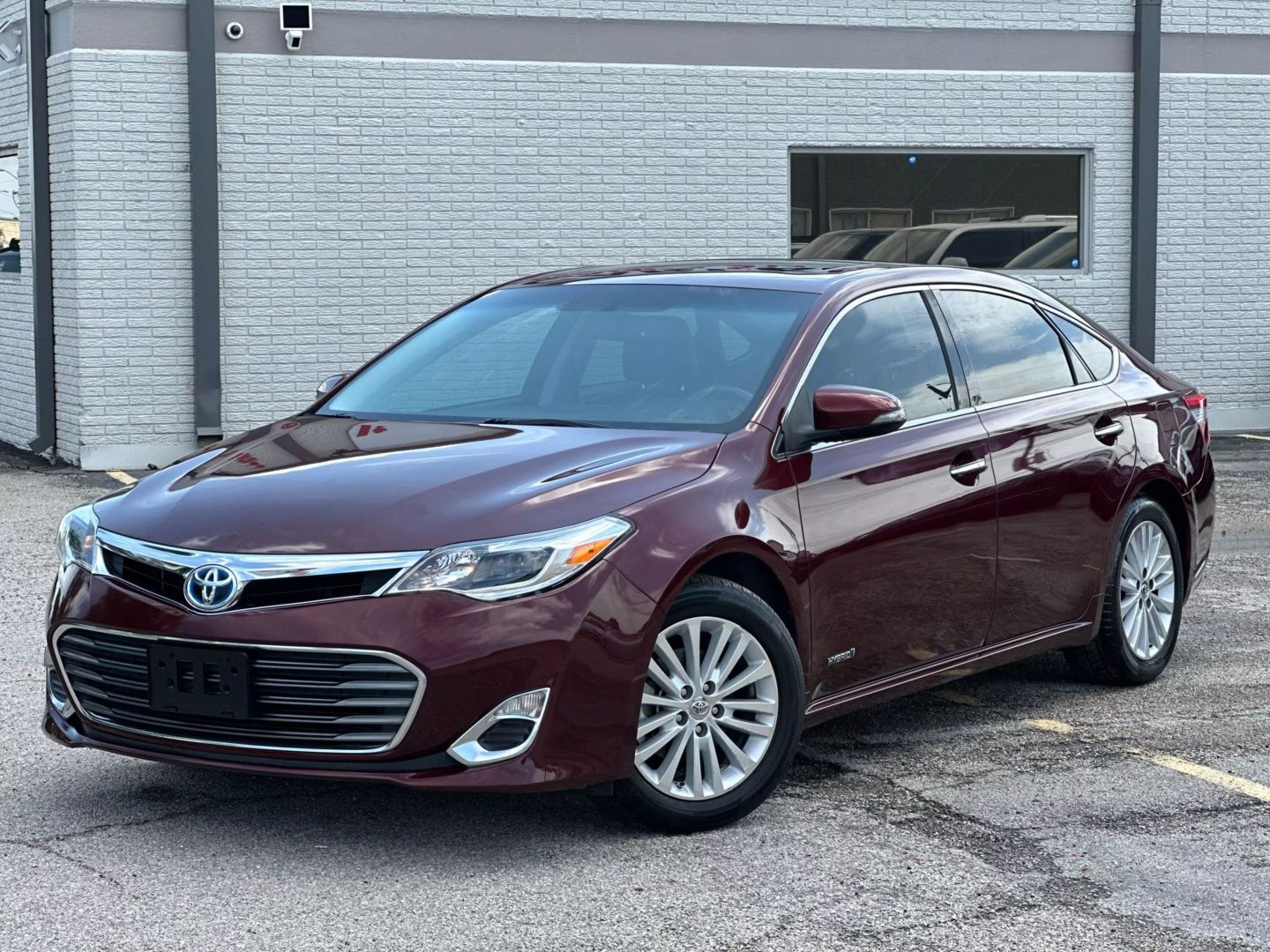 2015 Toyota Avalon - Image 2