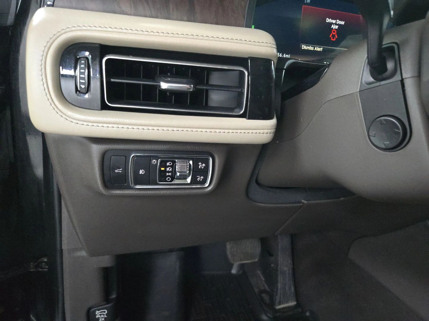 2020 Lincoln Aviator - Image 31