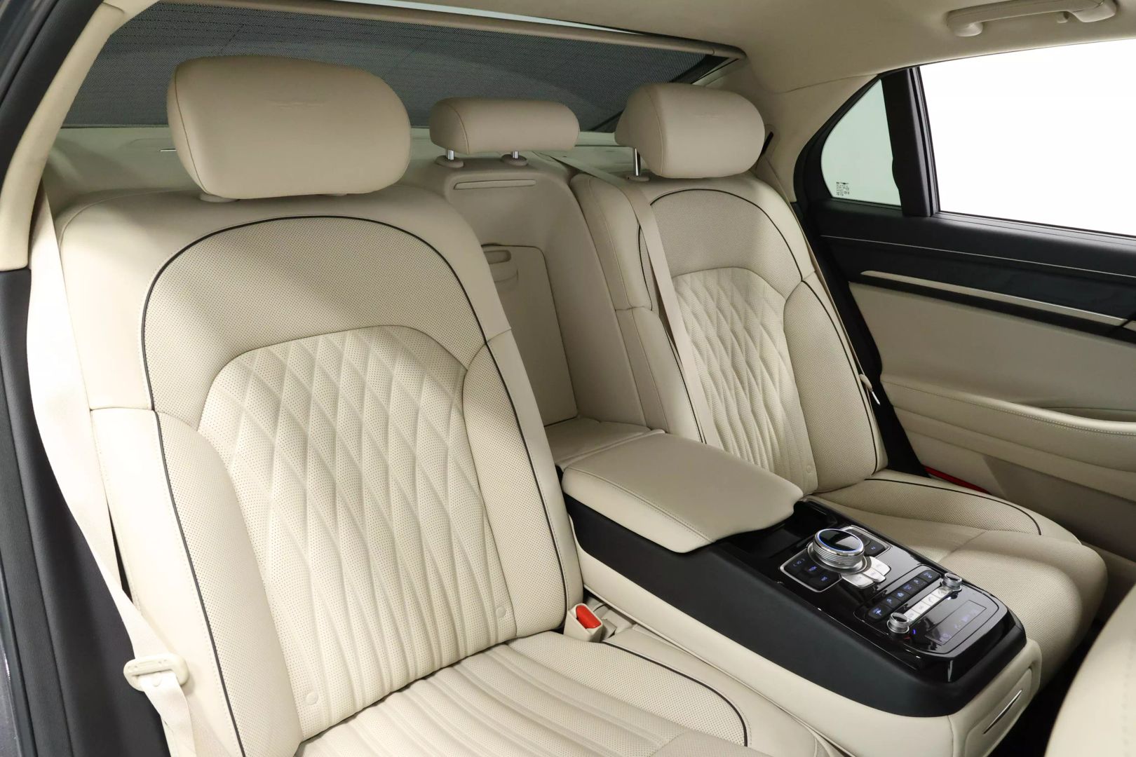 2020 Genesis G90 - Image 88