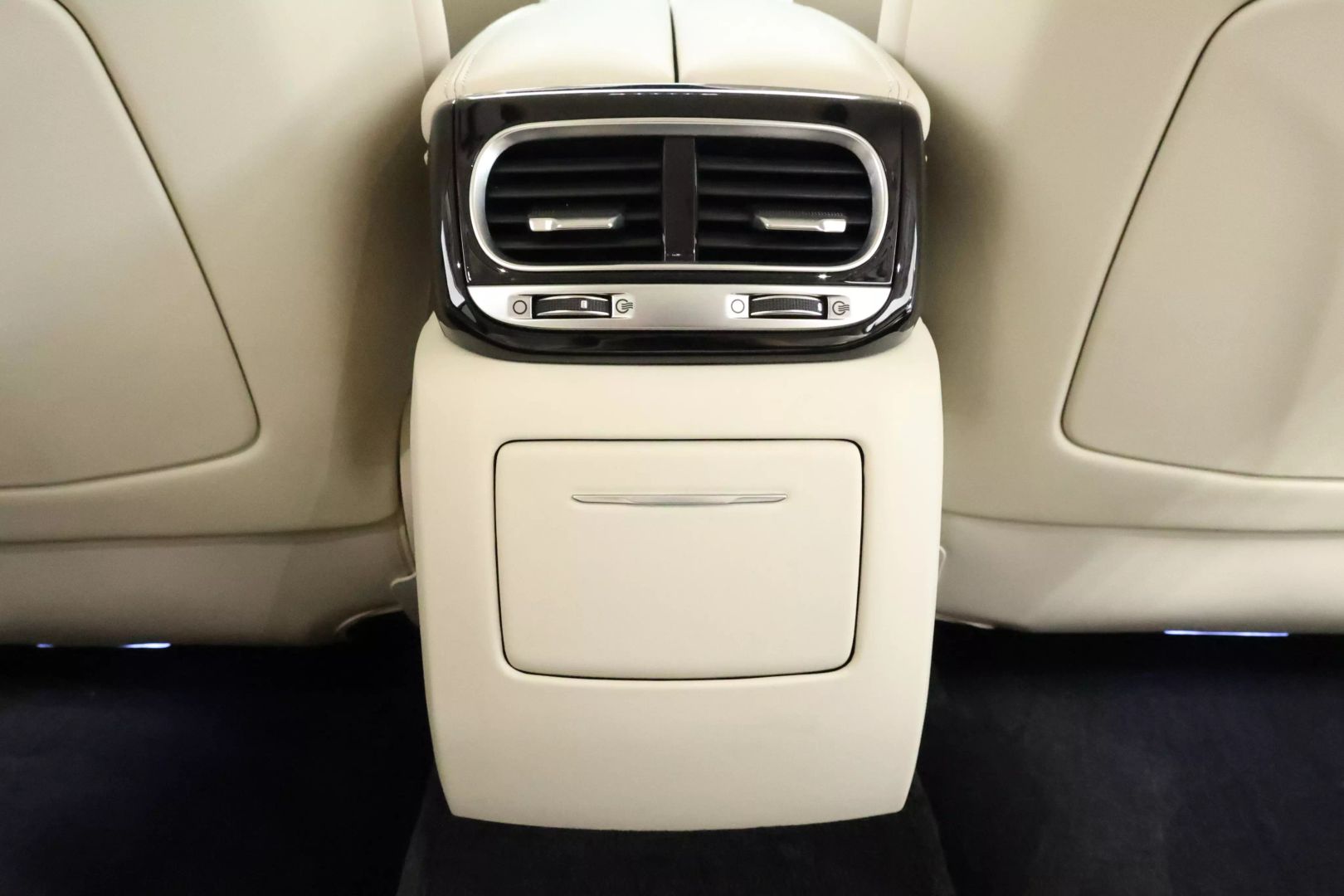 2020 Genesis G90 - Image 94