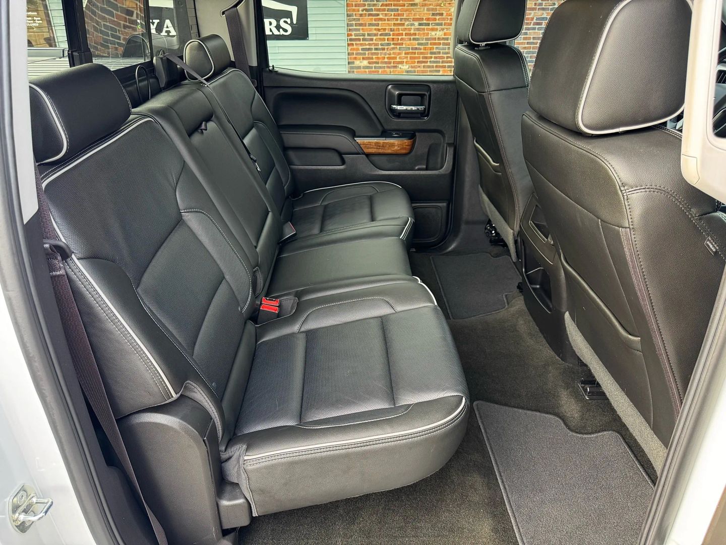 2017 Chevrolet Silverado 1500 Crew Cab - Image 17