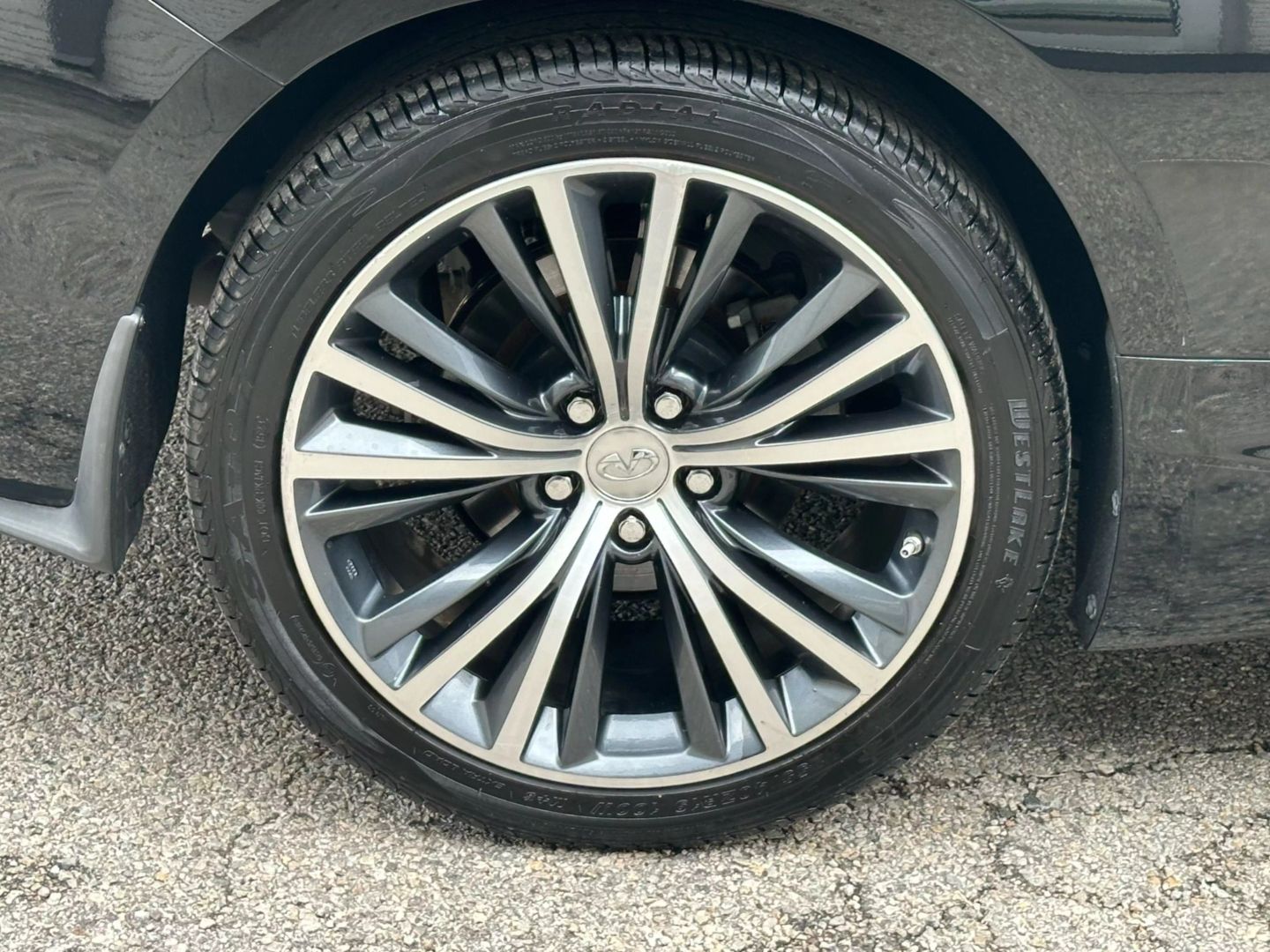 2019 Infiniti Q60 - Image 25
