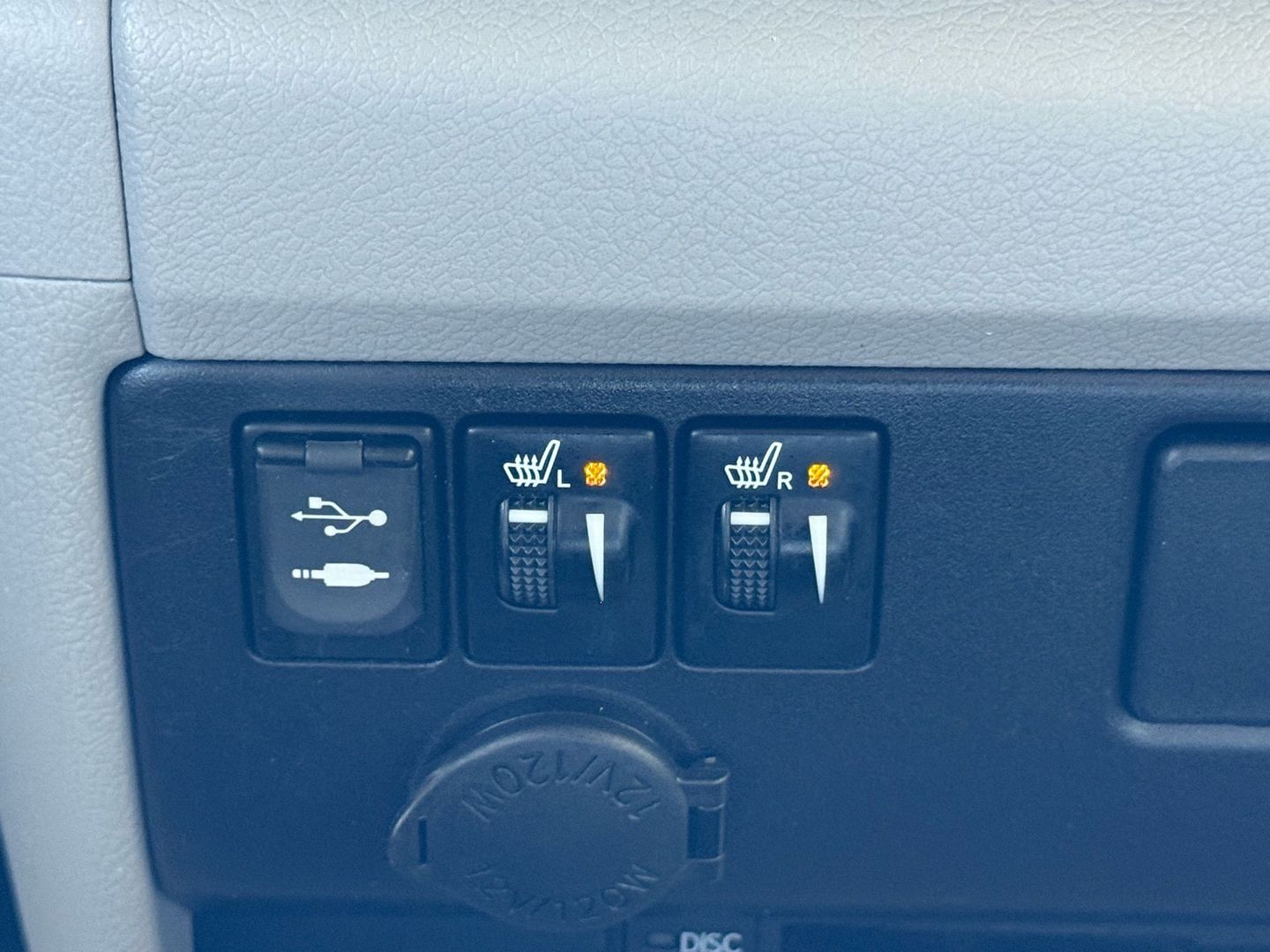 2015 Toyota Sienna - Image 28
