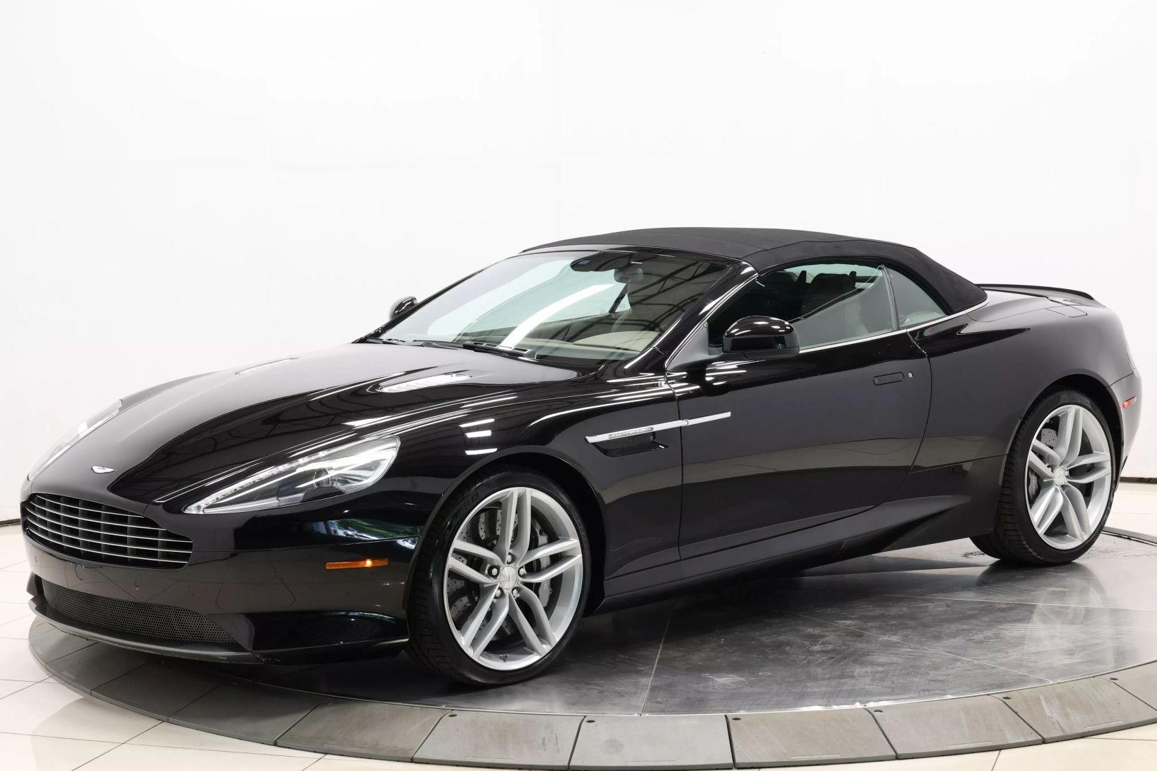 2015 Aston Martin Db9 - Image 95