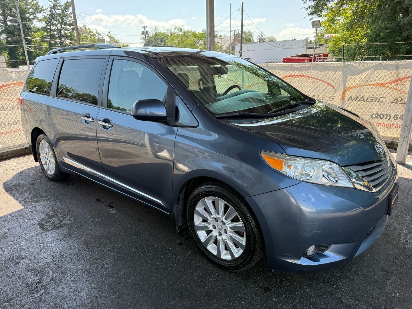 2015 Toyota Sienna - Image 7