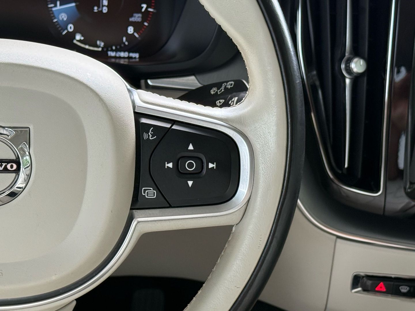 2018 Volvo Xc60 - Image 36