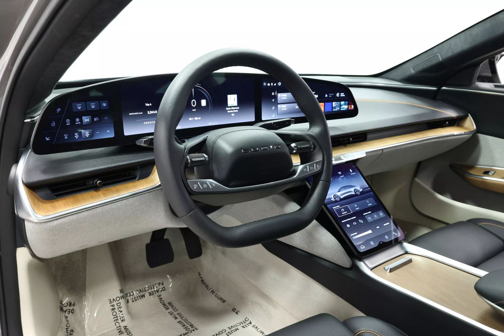2025 Lucid Air - Image 2