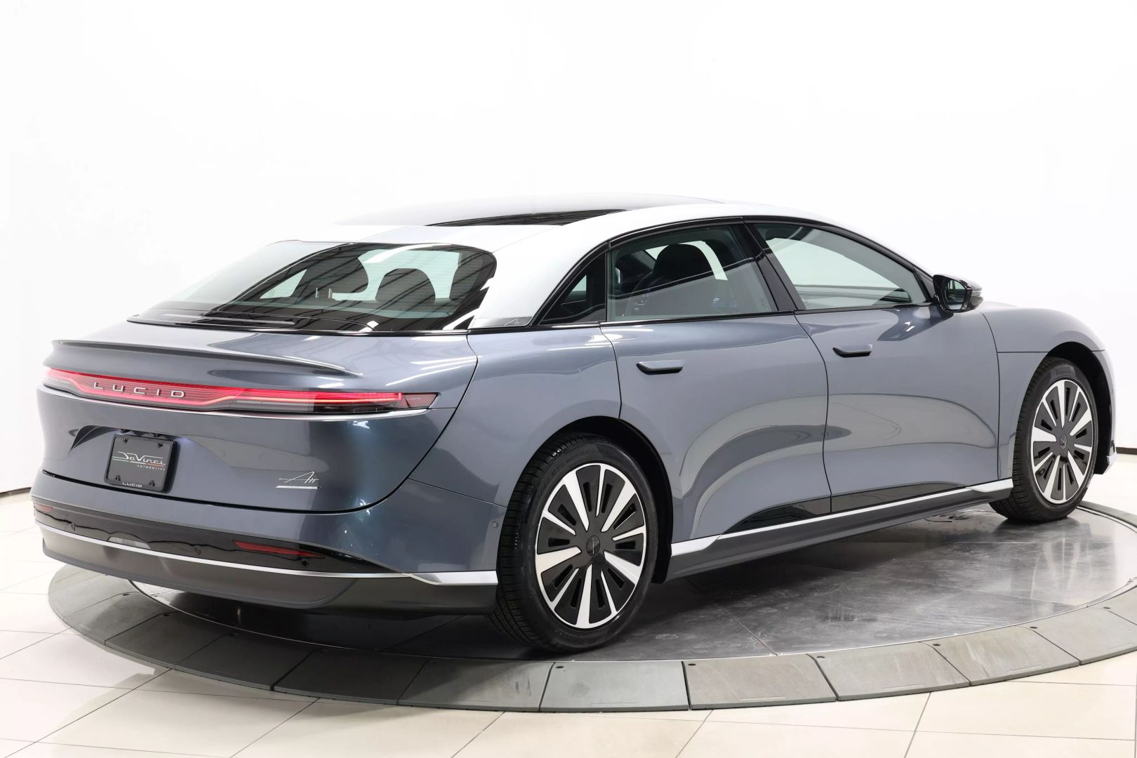 2025 Lucid Air - Image 4