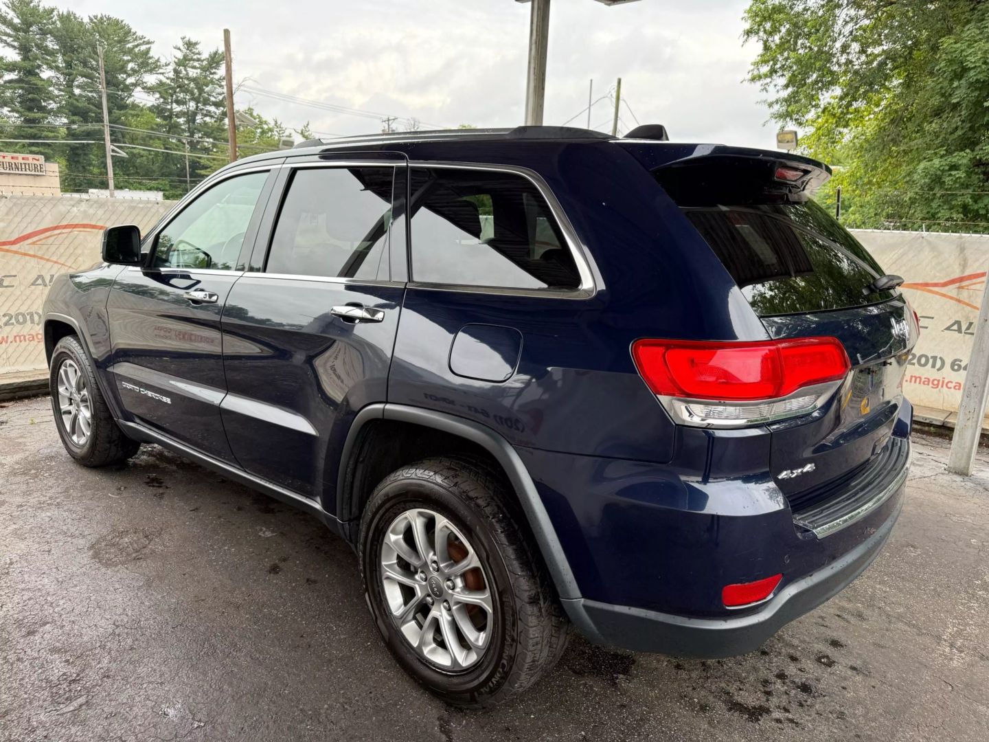 2015 Jeep Grand Cherokee - Image 13