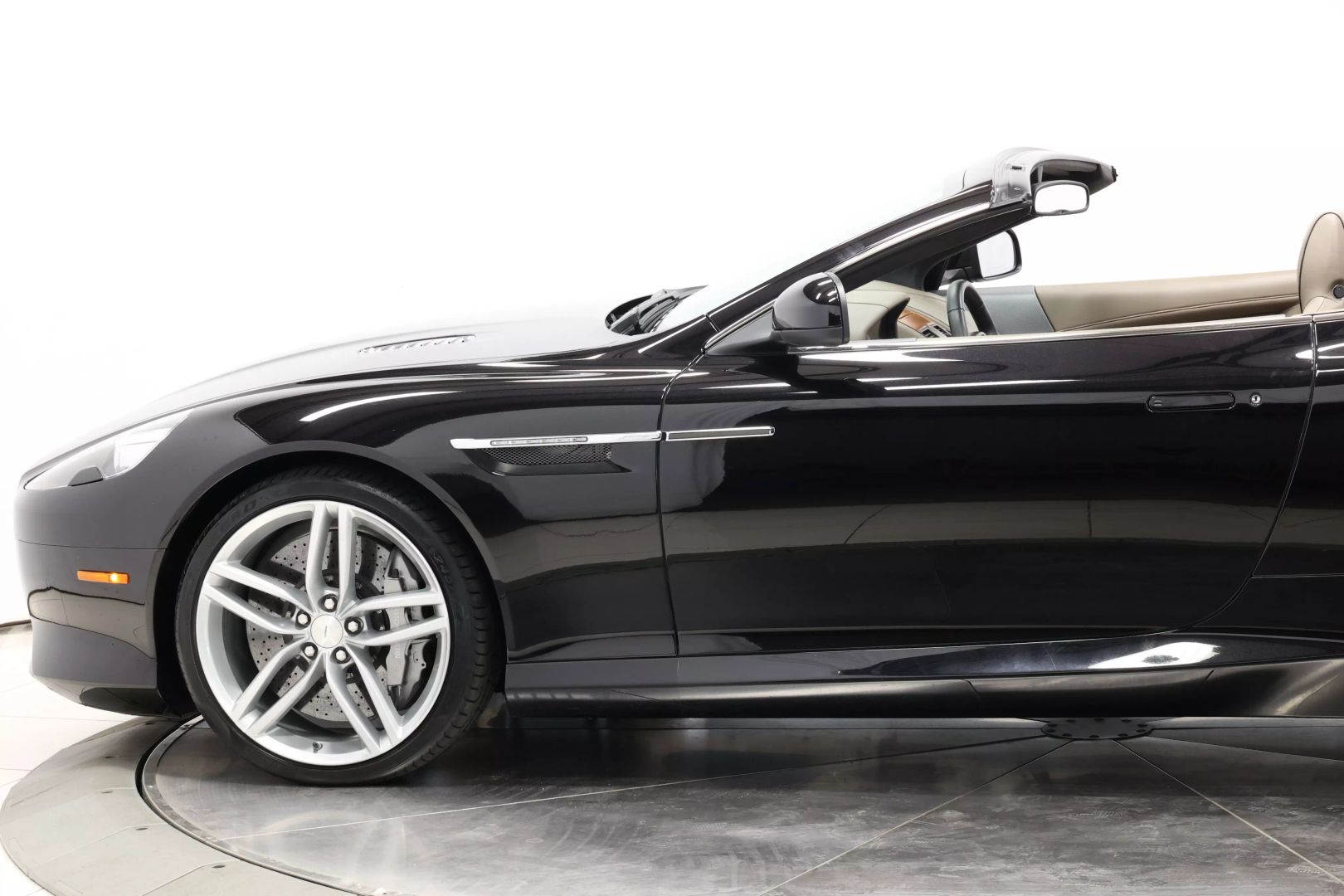 2015 Aston Martin Db9 - Image 7