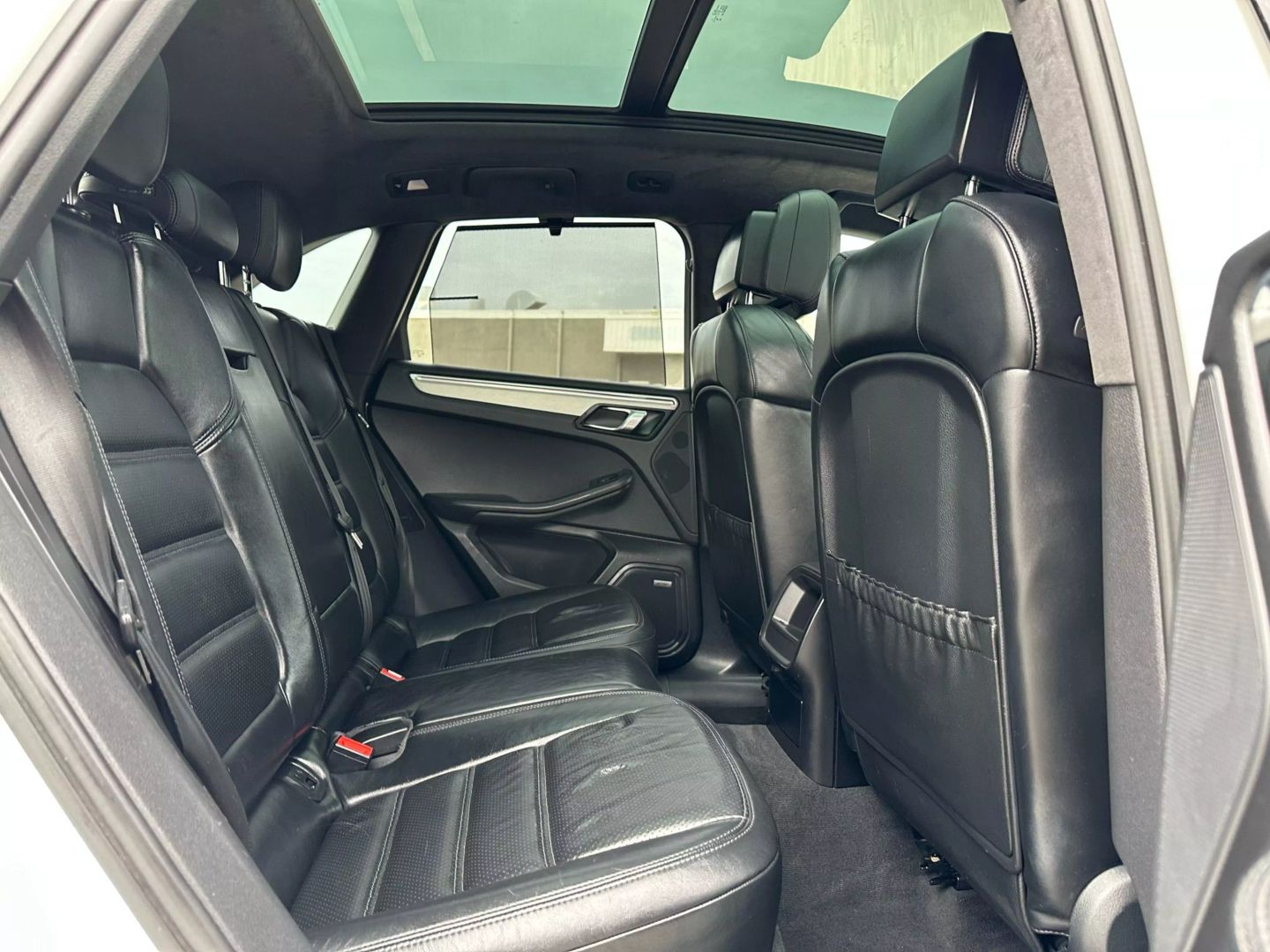 2015 Porsche Macan - Image 30