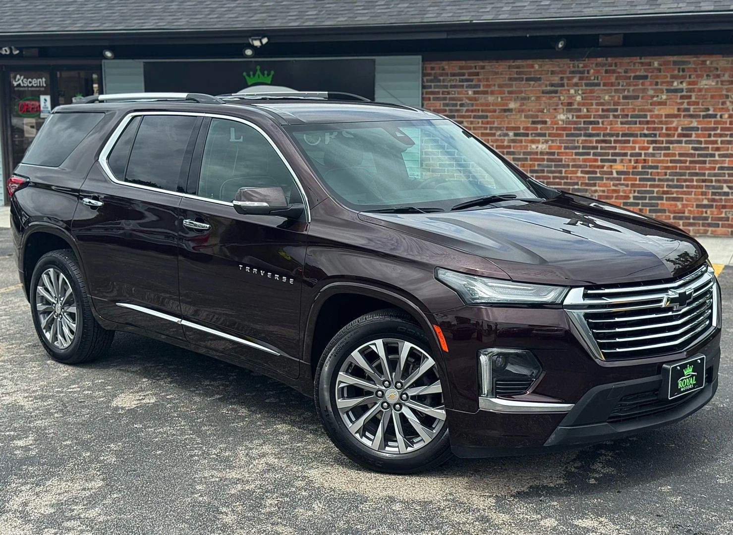 2023 Chevrolet Traverse - Image 2