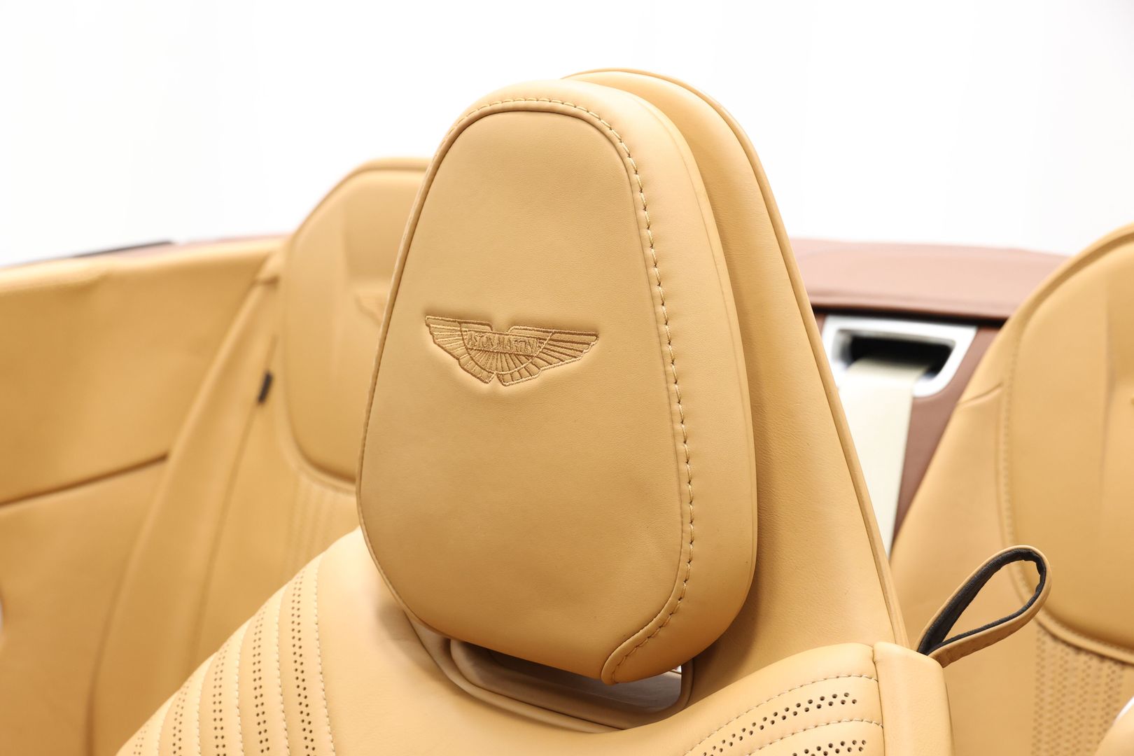 2019 Aston Martin Db11 - Image 17