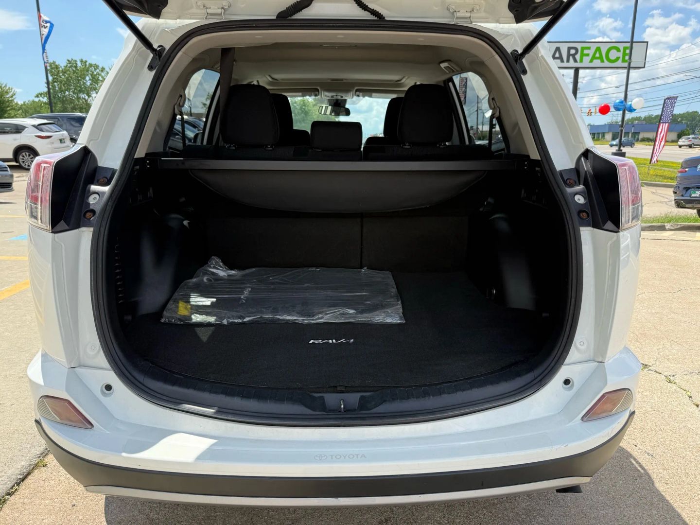 2017 Toyota Rav4 - Image 14