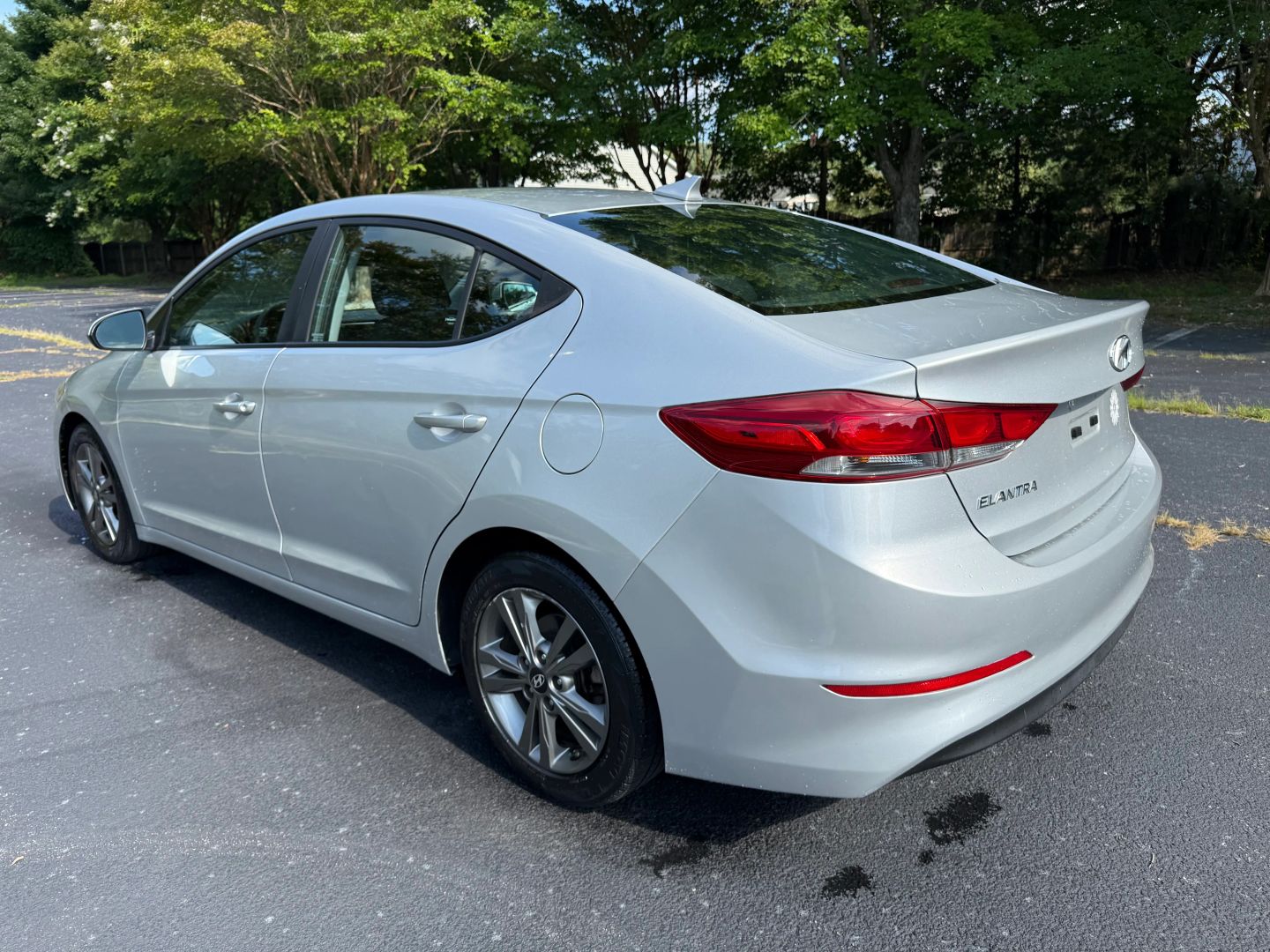2018 Hyundai Elantra - Image 7