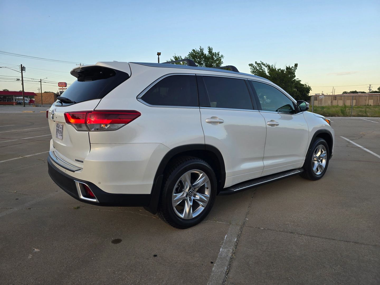 2018 Toyota Highlander - Image 3