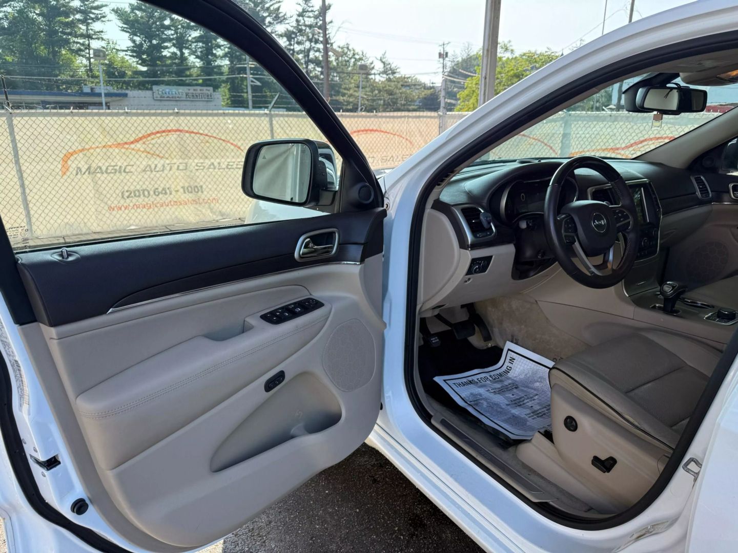 2015 Jeep Grand Cherokee - Image 14
