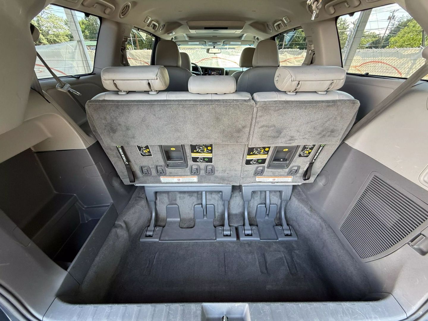 2015 Toyota Sienna - Image 20