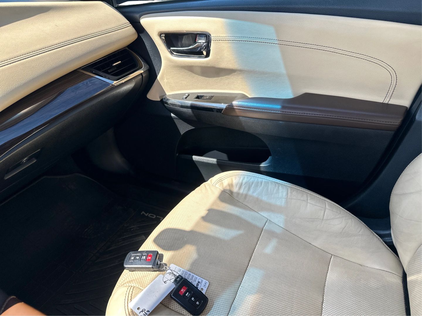 2014 TOYOTA AVALON SEDAN 4-CYL, HYBRID, 2.5 LITER LIMITED HYBRID SEDAN 4D