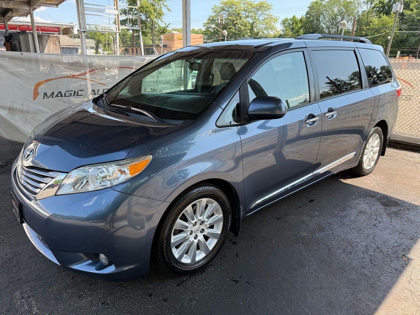 2015 Toyota Sienna - Image 8