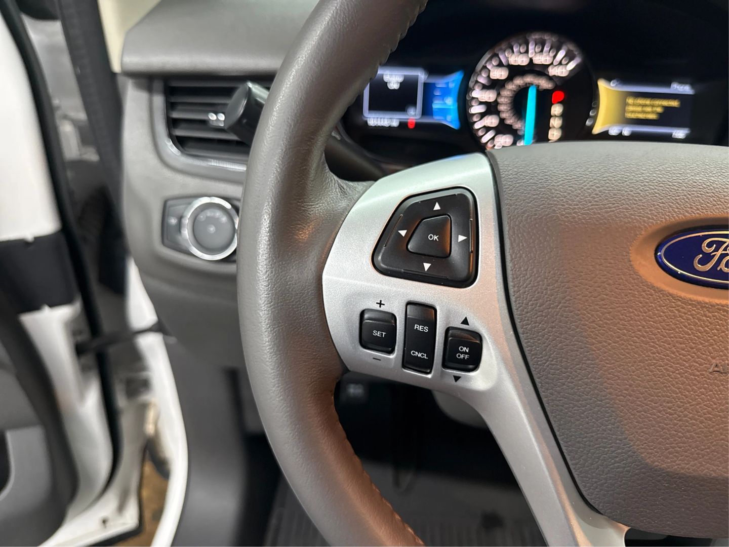 2014 Ford Edge - Image 25