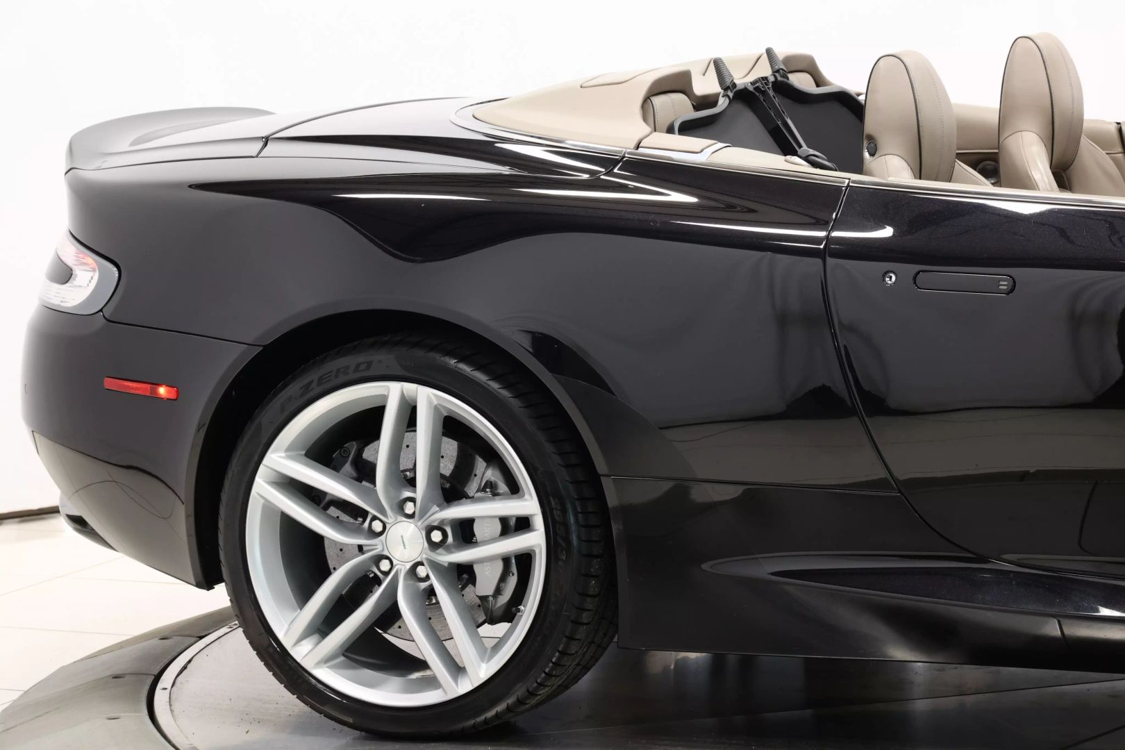 2015 Aston Martin Db9 - Image 62