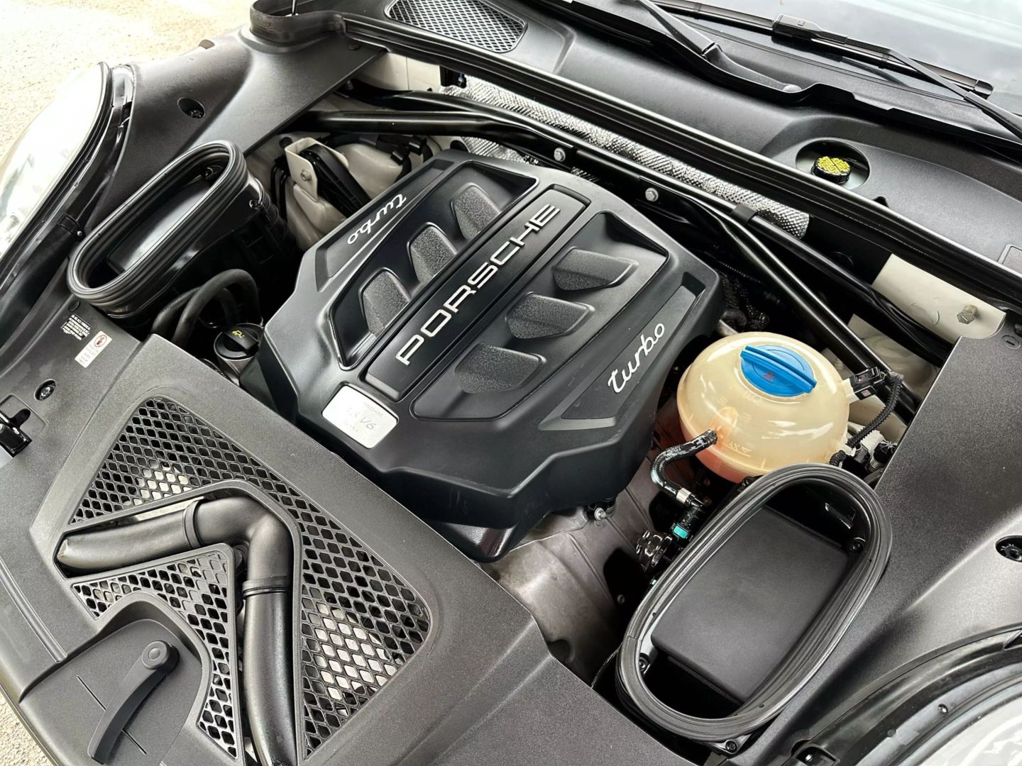 2015 Porsche Macan - Image 55