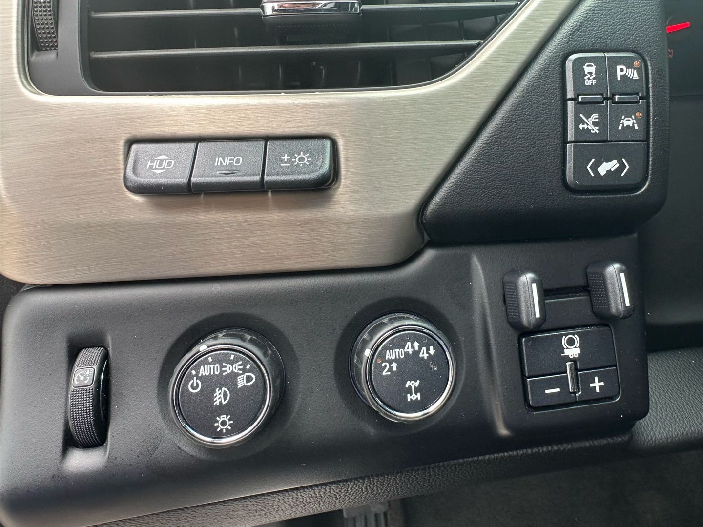 2017 Gmc Yukon Xl - Image 24