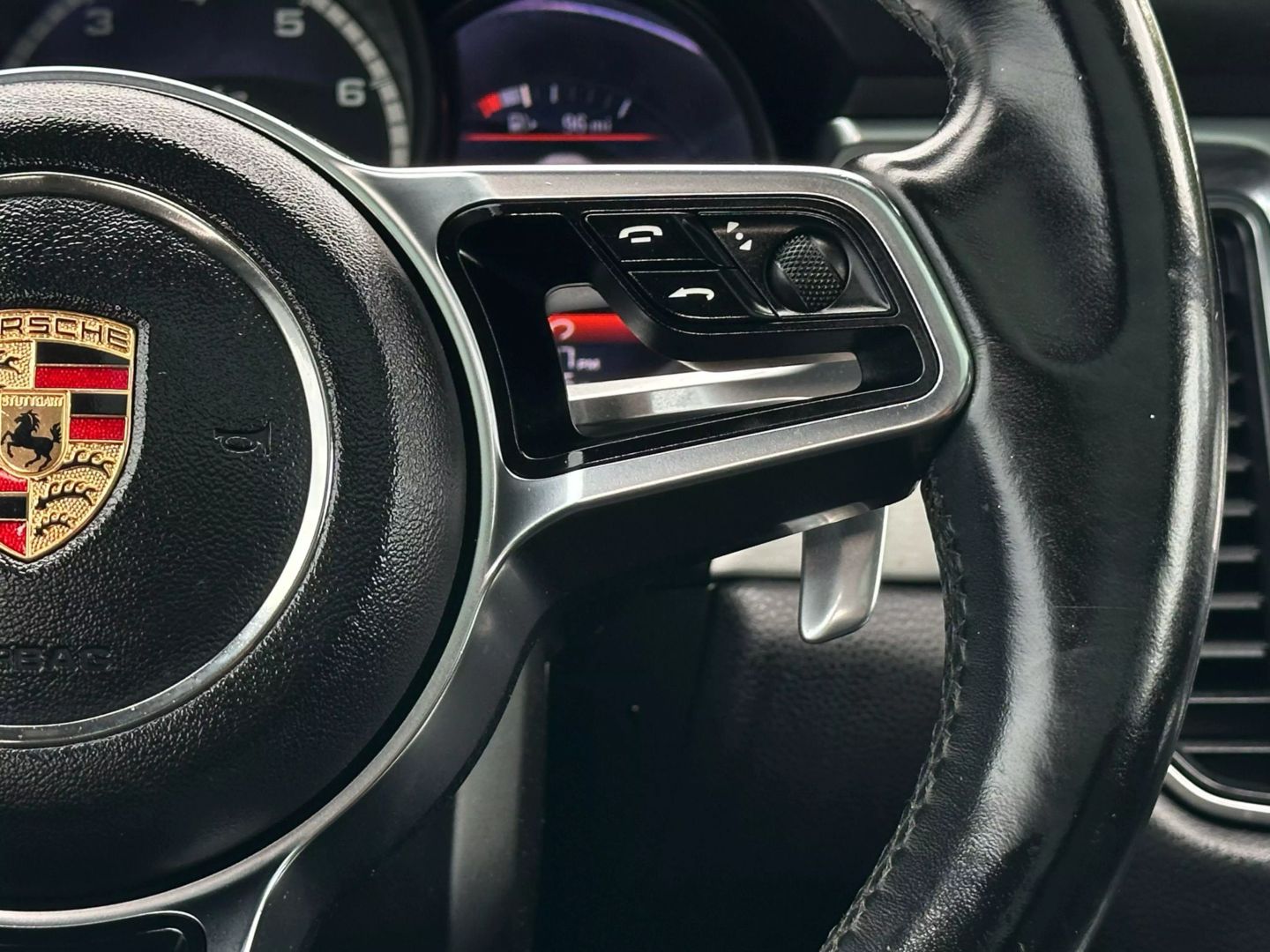 2015 Porsche Macan - Image 34