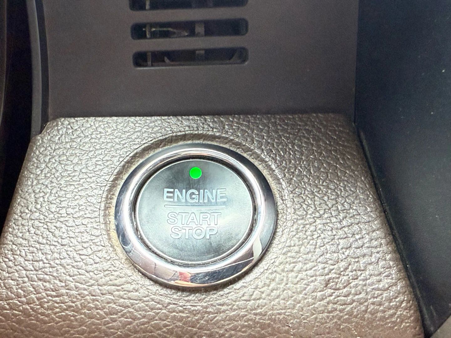 2020 Ford F250 Super Duty Crew Cab - Image 30
