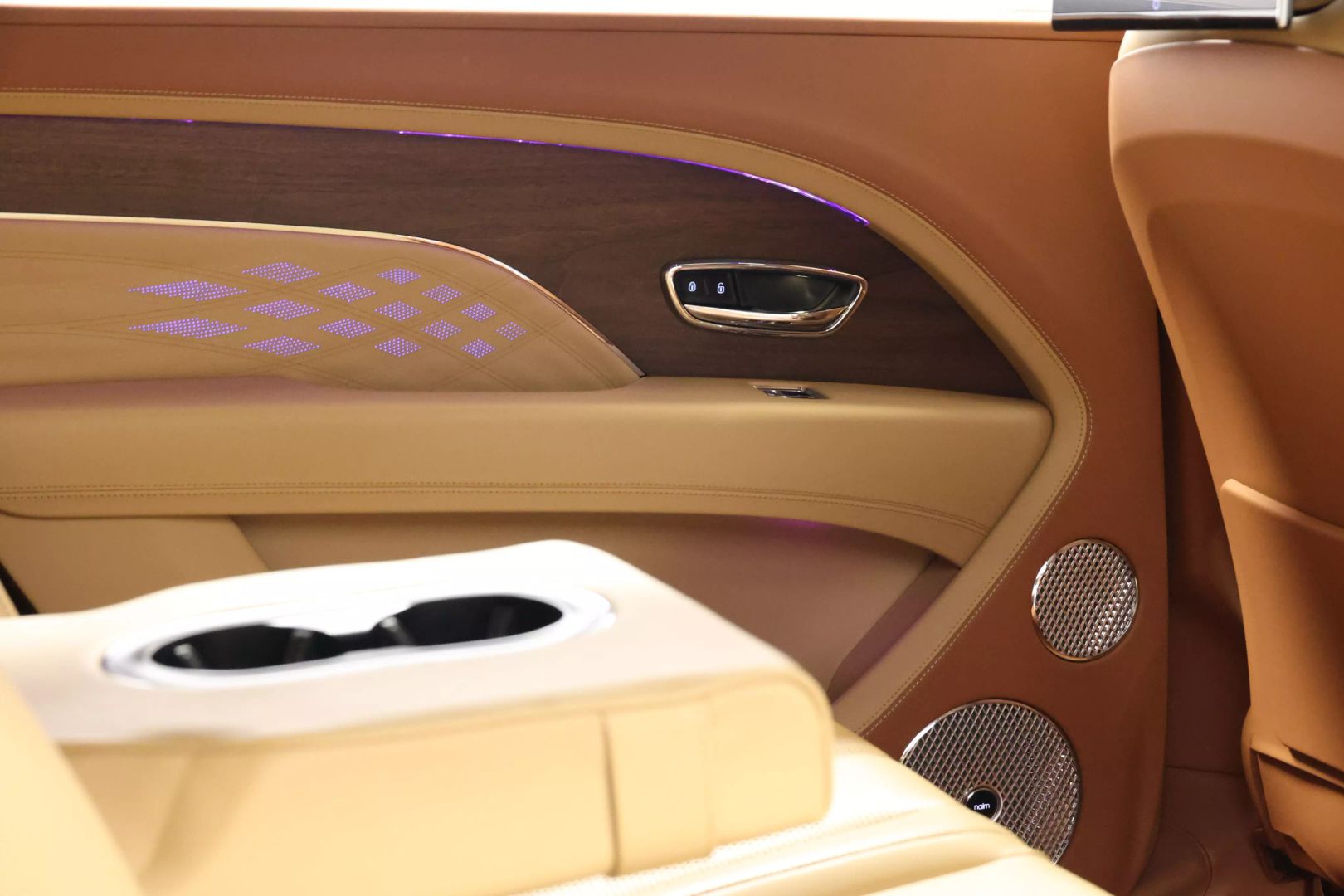 2023 Bentley Bentayga Ewb - Image 100