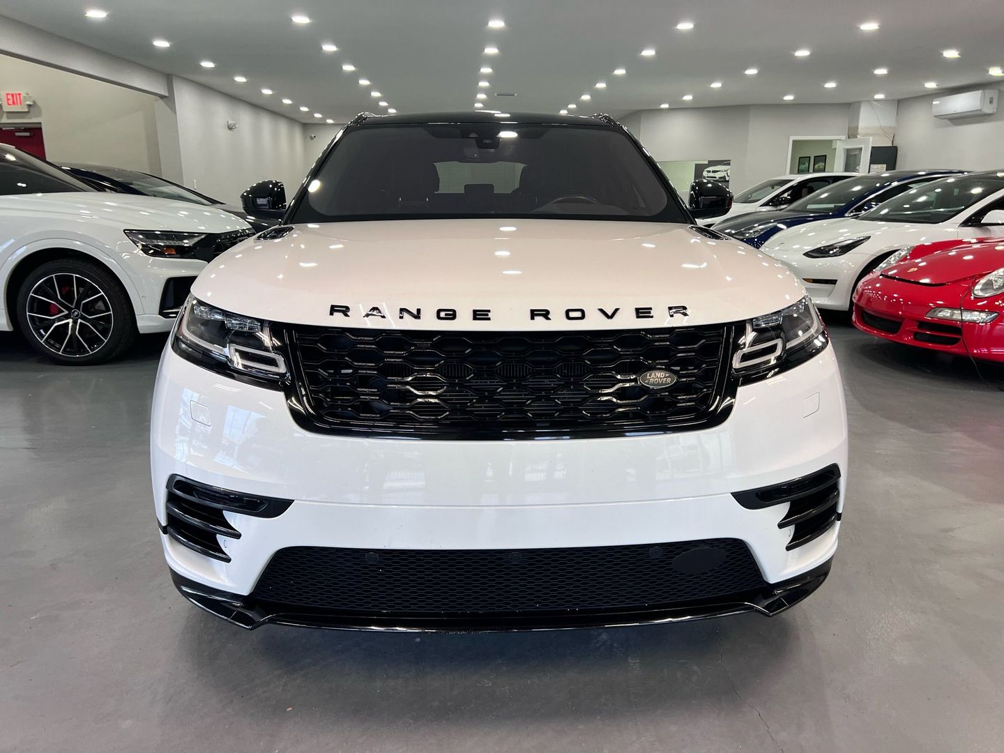2019 Land Rover Range Rover Velar R-dynamic Se Sport Utility 4d - Image 2