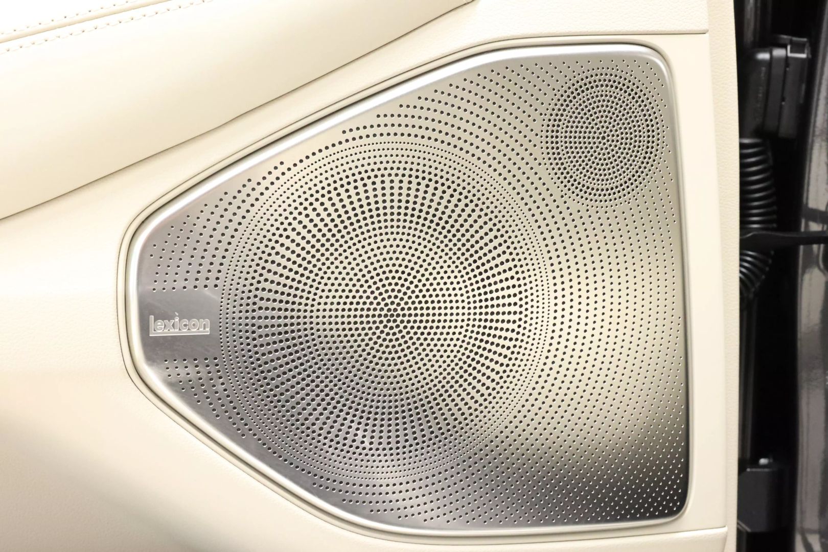 2020 Genesis G90 - Image 62