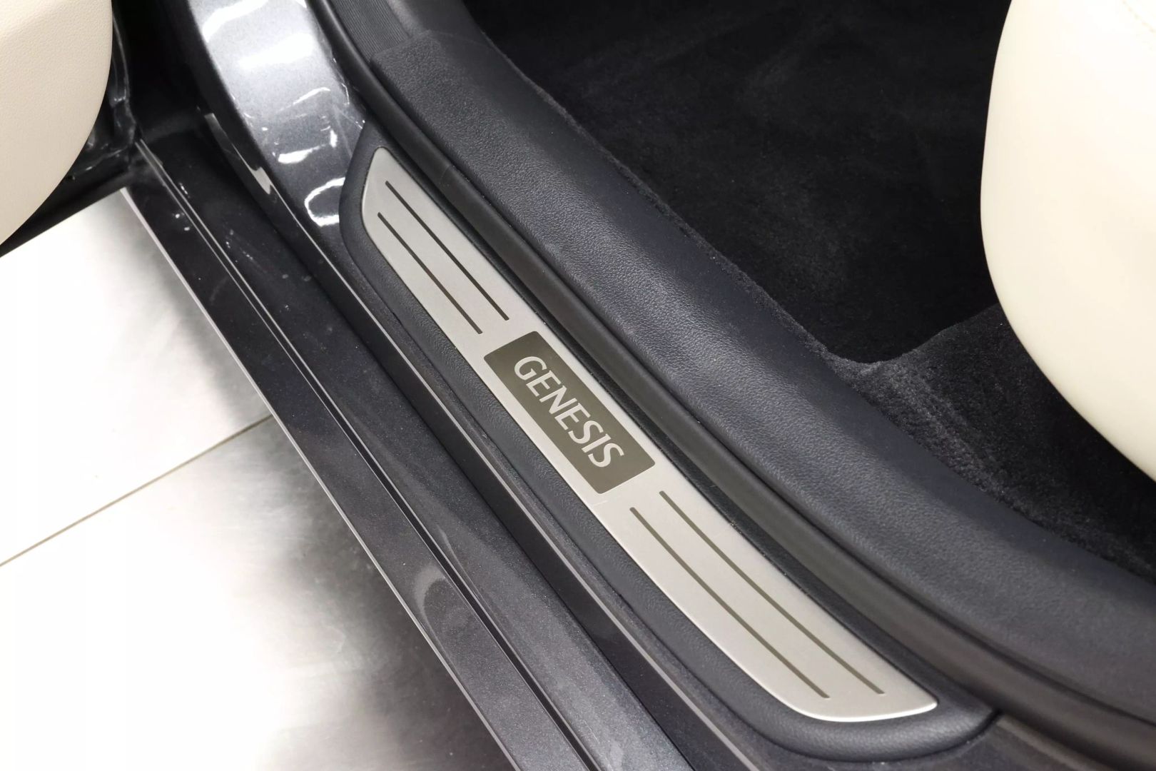 2020 Genesis G90 - Image 64