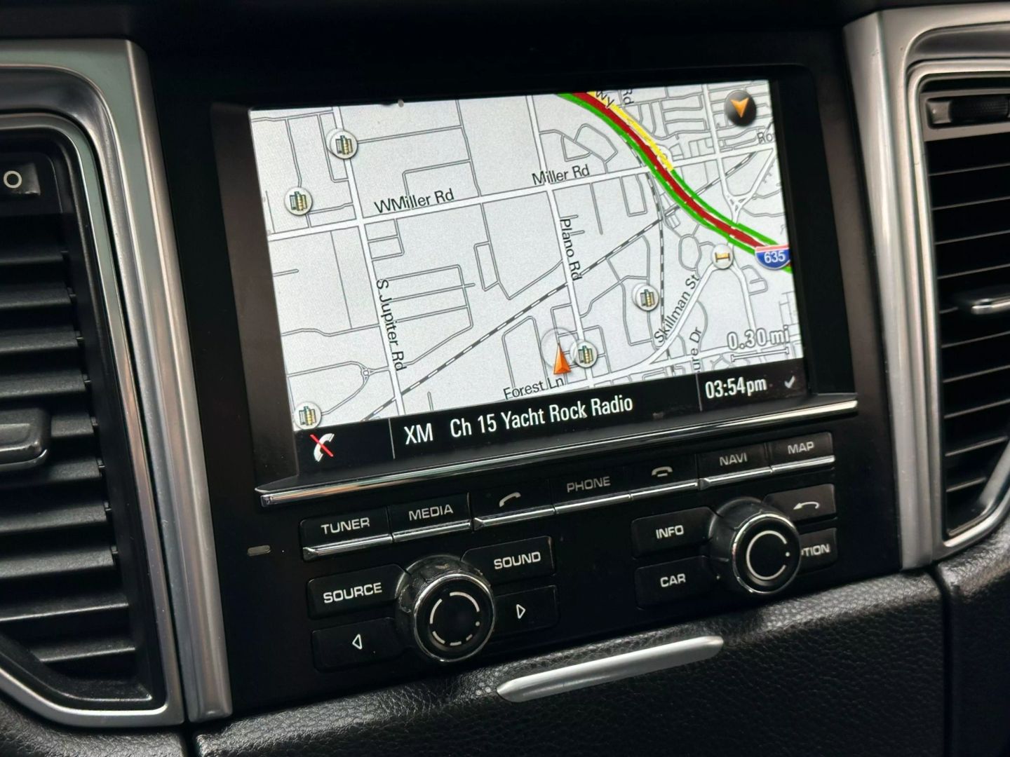 2015 Porsche Macan - Image 37