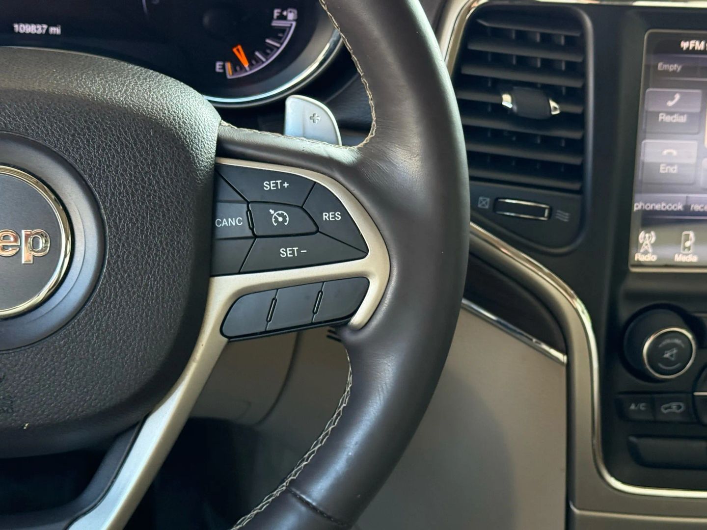 2015 Jeep Grand Cherokee - Image 35