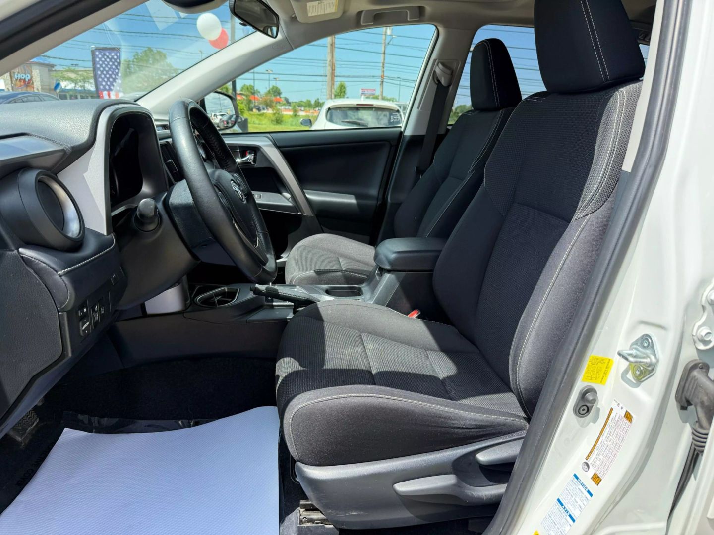 2017 Toyota Rav4 - Image 19