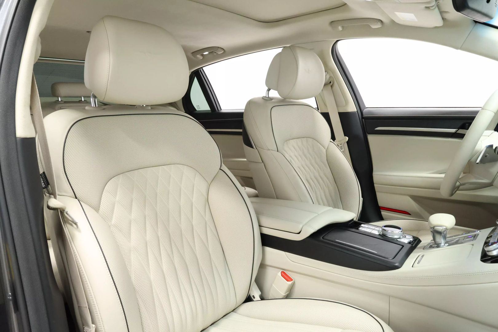 2020 Genesis G90 - Image 106