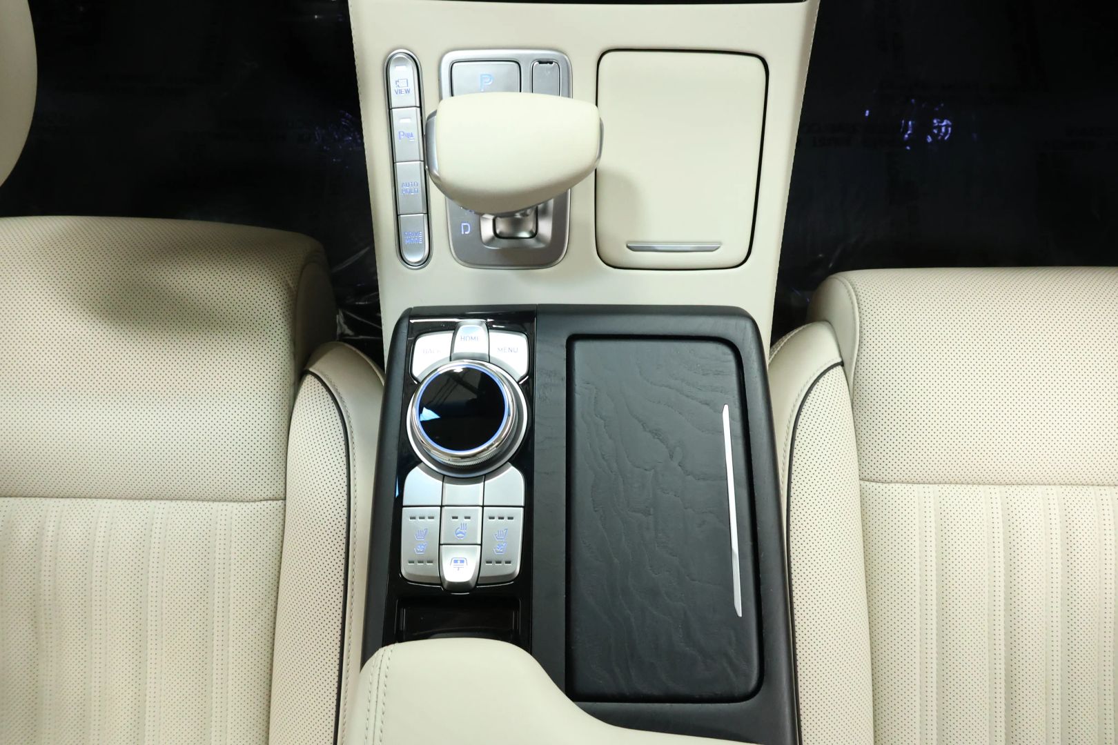 2020 Genesis G90 - Image 55
