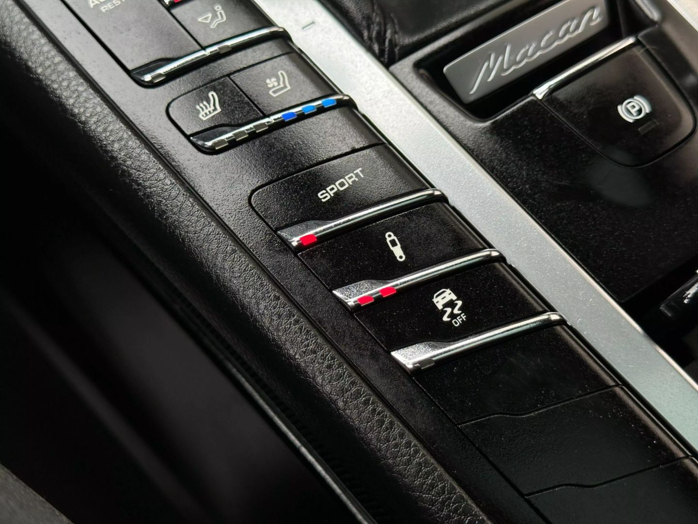 2015 Porsche Macan - Image 44