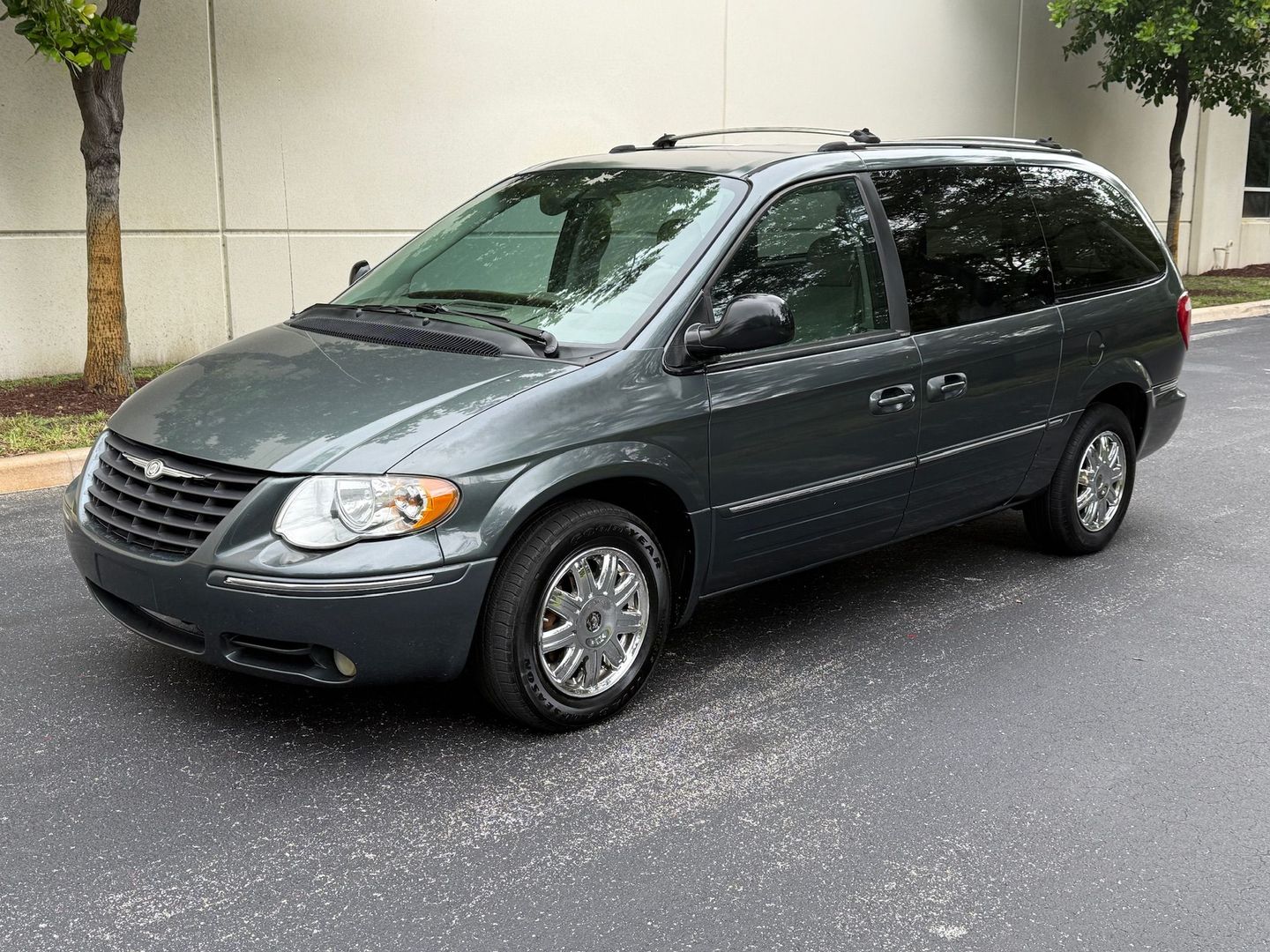 2005 Chrysler Town and Country Limited
