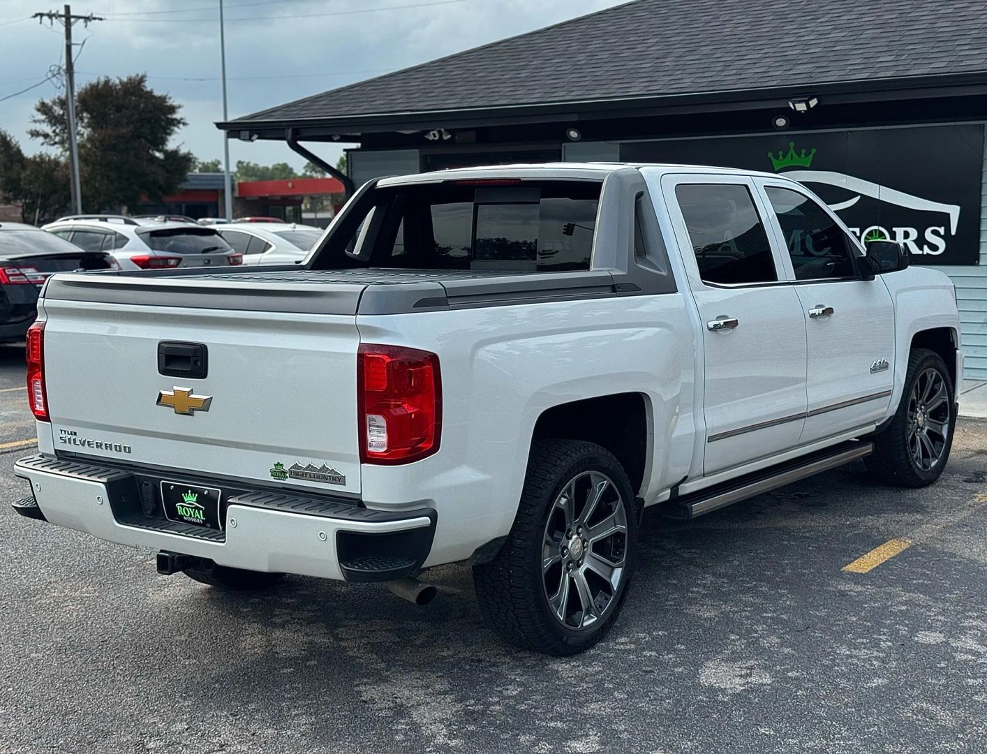 2017 Chevrolet Silverado 1500 Crew Cab - Image 12